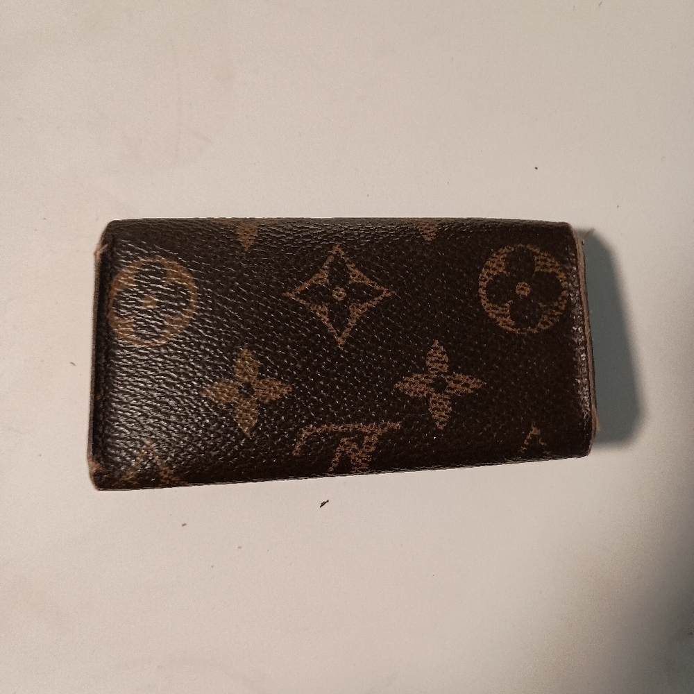 Authentic LOUIS VUITTON Monogram Multicles 4 Key Case - Picture 2 of 13